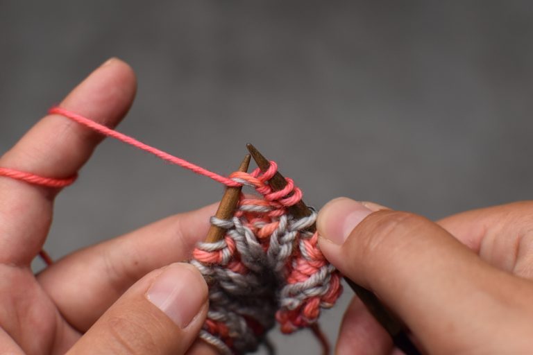 (Brioche purl increase completed. Repeat Steps 2 and 3 to increase more stitches.)